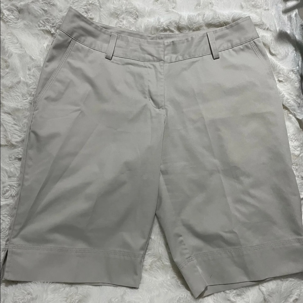 Adidas Climalite Khaki Athletic Shorts
Sz 8 women